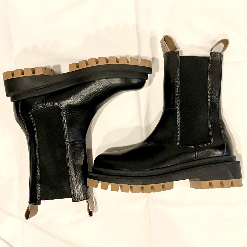 NWOT — Carvela Leather Ankle Boots with Pull Tabs Size 7 (38 eu) - Picture 7 of 11